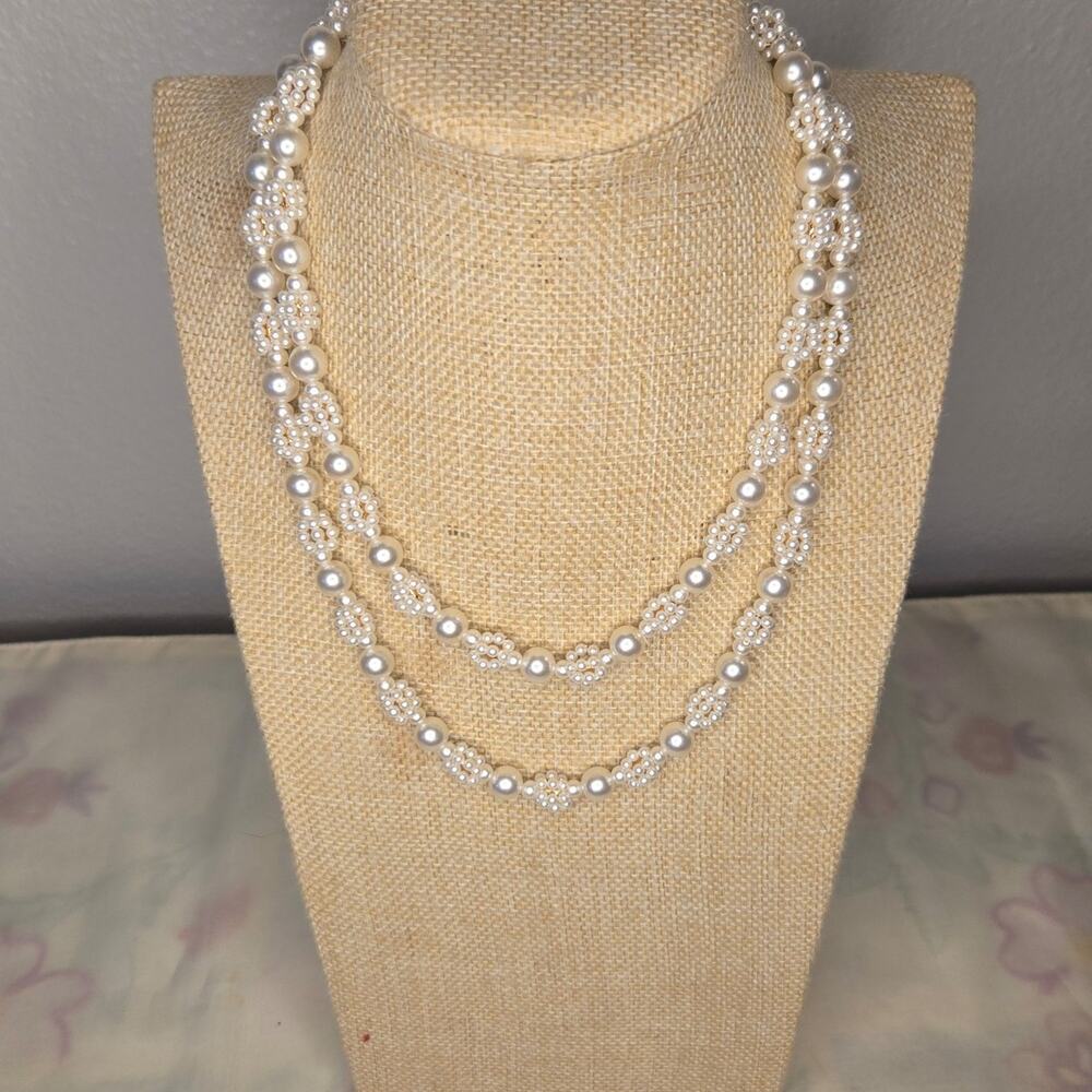 VINTAGE FAUX PEARLS & GOLD BEADS HANDSTRUNG LONG NECKLACE